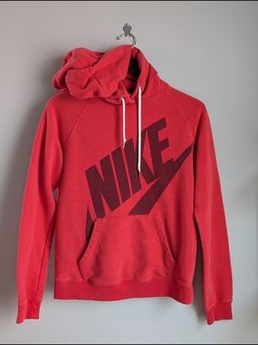 Nike Men’s Sportswear Rally Hoodie Red Large Graphic Pullover Size M 545585-660